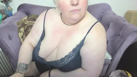 fashiona online show from December 4, 2025, 10:35 am