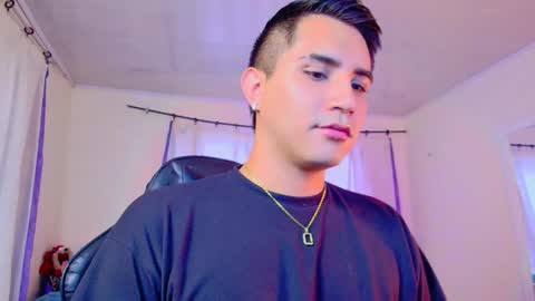 Snapshot of fatass_420 chatting on December 14, 2025, 7:29 pm Johan online show from December 14, 2025, 7:29 pm