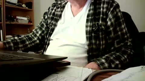 Snapshot of fatbellyitalian3 chatting on December 17, 2025, 12:22 pm fatbellyitalian3 online show from December 17, 2025, 12:22 pm