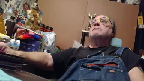 Snapshot of fatfreddythecat chatting on February 1, 2026, 1:26 am Fred. online show from February 1, 2026, 1:26 am