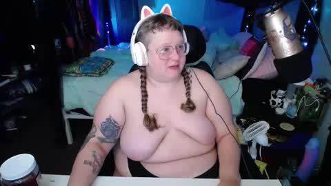 Snapshot of fatveronica chatting on February 19, 2025, 10:34 am FatVeronica online show from February 19, 2025, 10:34 am