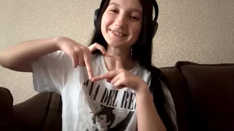 Snapshot of faustinabartosh chatting on October 17, 2025, 7:11 am Aurora 18yo online show from October 17, 2025, 7:11 am