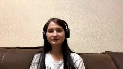 Snapshot of faustinabartosh chatting on October 18, 2025, 10:16 am Aurora 18yo online show from October 18, 2025, 10:16 am