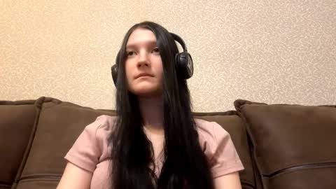 Aurora 18yo online show from January 9, 2026, 9:23 am