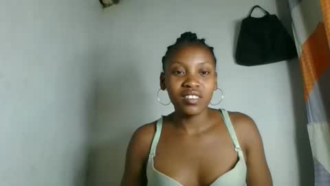 fayence09 online show from October 22, 2025, 6:40 pm