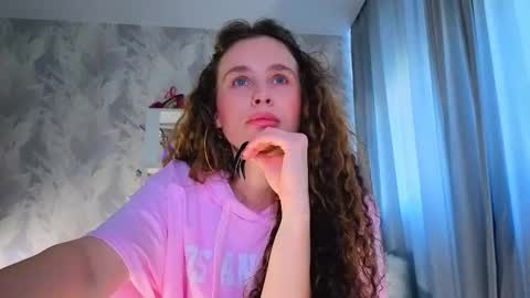 Snapshot of feet_heelss chatting on October 17, 2025, 12:08 pm Kris online show from October 17, 2025, 12:08 pm