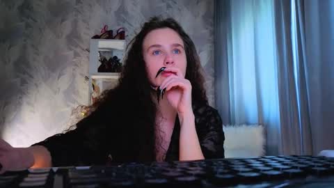 Snapshot of feet_heelss chatting on October 21, 2025, 11:11 am Kris online show from October 21, 2025, 11:11 am