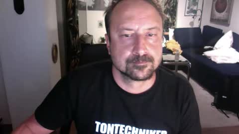 Snapshot of feetkissboy chatting on September 27, 2025, 12:26 am feetkissboy online show from September 27, 2025, 12:26 am