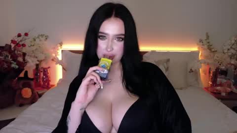 Felicia Herceg online show from October 23, 2025, 11:46 pm