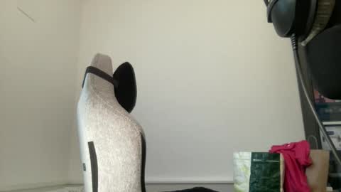 Snapshot of feline_shine chatting on December 27, 2024, 2:54 pm feline_shine online show from December 27, 2024, 2:54 pm