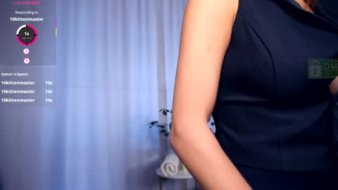 Snapshot of felissiany chatting on October 4, 2025, 4:32 am Hello im Nova online show from October 4, 2025, 4:32 am