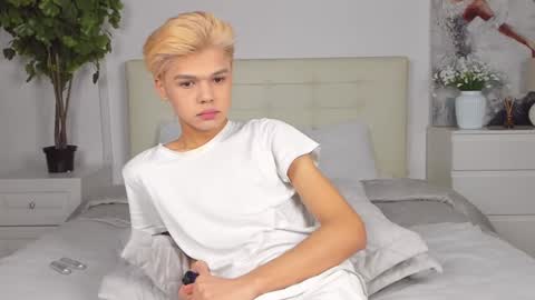 Snapshot of felix_rey chatting on February 7, 2025, 7:17 pm Felix online show from February 7, 2025, 7:17 pm