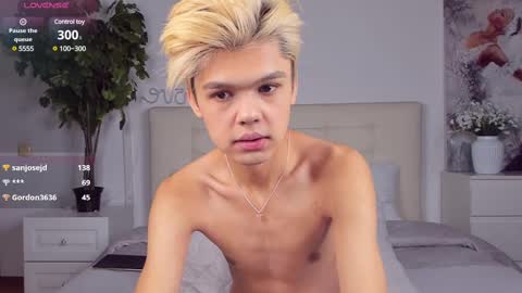 Snapshot of felix_rey chatting on March 4, 2025, 8:27 pm Felix online show from March 4, 2025, 8:27 pm