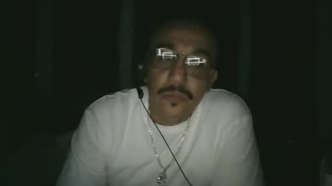 Snapshot of felixrlarios25 chatting on May 3, 2026, 3:34 am felixrlarios25 online show from May 3, 2026, 3:34 am