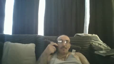Snapshot of felixrlarios25 chatting on May 8, 2026, 6:35 pm felixrlarios25 online show from May 8, 2026, 6:35 pm