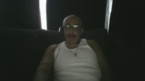 Snapshot of felixrlarios25 chatting on May 13, 2026, 3:20 pm felixrlarios25 online show from May 13, 2026, 3:20 pm