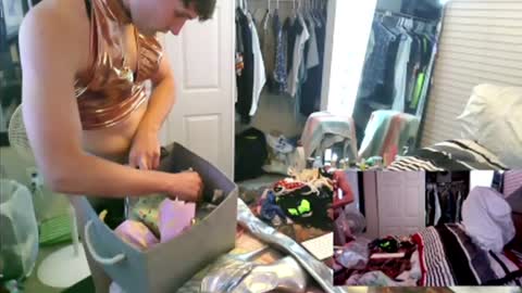 Snapshot of femboy_allie chatting on December 4, 2024, 5:49 am Allie North online show from December 4, 2024, 5:49 am