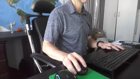 Snapshot of femdomsubby chatting on December 4, 2024, 2:31 am femdomsubby online show from December 4, 2024, 2:31 am