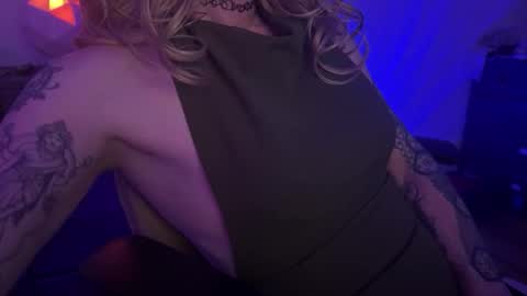 femme_mystique online show from December 22, 2025, 10:01 am