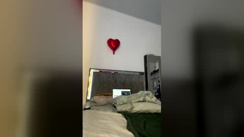 Snapshot of femsex122_ chatting on February 19, 2026, 5:25 am Nico online show from February 19, 2026, 5:25 am