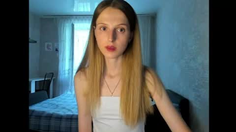 Snapshot of feralberry_dina chatting on July 7, 2026, 10:19 am Dana online show from July 7, 2026, 10:19 am
