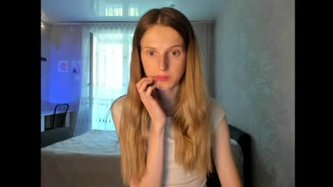 Snapshot of feralberry_dina chatting on July 8, 2026, 12:31 pm Dana online show from July 8, 2026, 12:31 pm