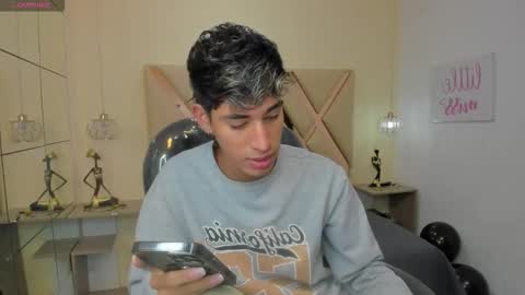 FER PHOENIX online show from October 22, 2025, 3:07 am