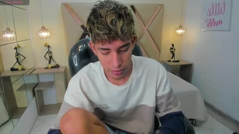 FER PHOENIX online show from December 3, 2025, 3:36 am