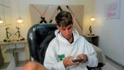 Snapshot of ferphoenix_ chatting on December 22, 2025, 3:36 am FER PHOENIX online show from December 22, 2025, 3:36 am