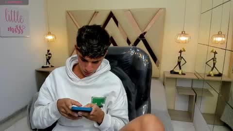 Snapshot of ferphoenix_ chatting on February 6, 2026, 3:44 am FER PHOENIX online show from February 6, 2026, 3:44 am