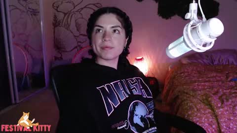 CiCi  online show from January 8, 2025, 5:37 am