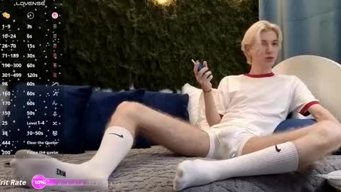 Snapshot of fiachand chatting on December 2, 2025, 7:53 pm Thomas online show from December 2, 2025, 7:53 pm