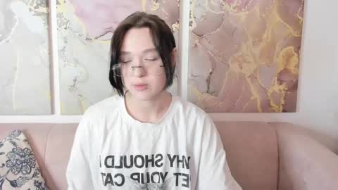 fiamoory online show from May 27, 2026, 1:24 am