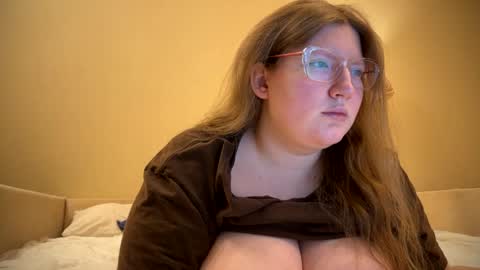 Snapshot of fiechenh chatting on December 9, 2024, 3:33 pm Sophie online show from December 9, 2024, 3:33 pm