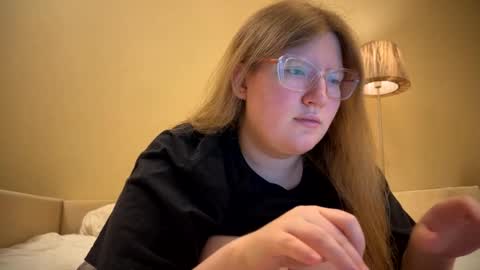 Snapshot of fiechenh chatting on December 23, 2024, 4:17 pm Sophie online show from December 23, 2024, 4:17 pm