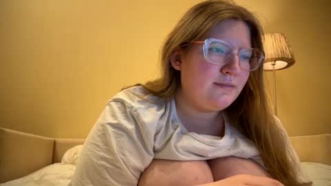 Snapshot of fiechenh chatting on January 16, 2025, 5:01 pm Sophie online show from January 16, 2025, 5:01 pm