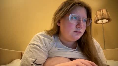 Snapshot of fiechenh chatting on February 14, 2025, 4:41 pm Sophie online show from February 14, 2025, 4:41 pm