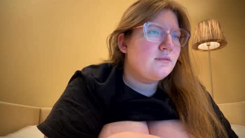 Snapshot of fiechenh chatting on February 20, 2025, 9:55 am Sophie online show from February 20, 2025, 9:55 am