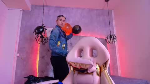   online show from October 31, 2025, 12:17 pm