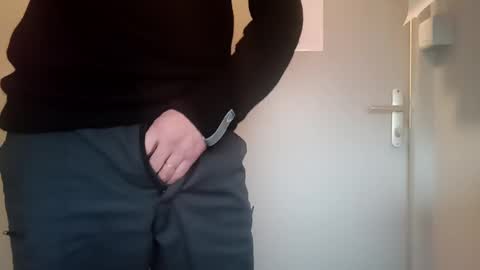 fifi010203 online show from December 7, 2024, 12:02 pm