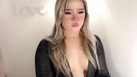  Angela  DONT FORGET TO FOLLOW AND GIVE ME APPRECIATION online show from November 5, 2025, 2:11 am