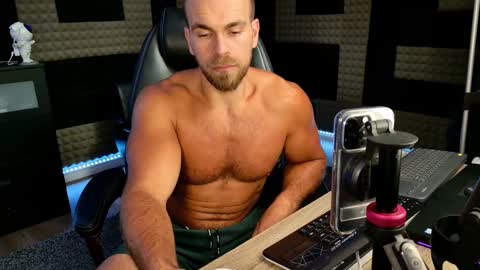 Snapshot of finch93 chatting on September 8, 2025, 4:39 pm Nick online show from September 8, 2025, 4:39 pm