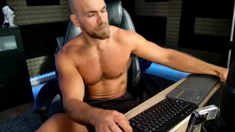 Snapshot of finch93 chatting on September 12, 2025, 4:07 pm Nick online show from September 12, 2025, 4:07 pm