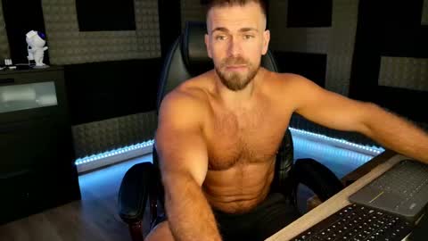 Snapshot of finch93 chatting on October 15, 2025, 5:35 pm Nick online show from October 15, 2025, 5:35 pm