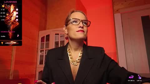 Lady online show from November 28, 2025, 11:18 pm