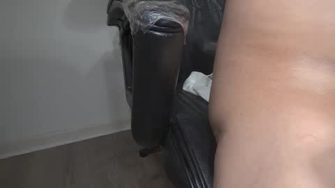 Snapshot of fineazzjohn chatting on February 10, 2025, 8:42 am fineazzjohn online show from February 10, 2025, 8:42 am