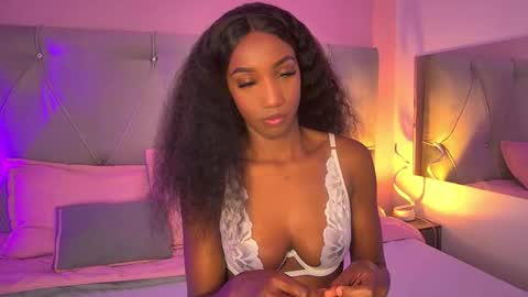 Fiorela Lenin  online show from October 29, 2025, 7:04 pm