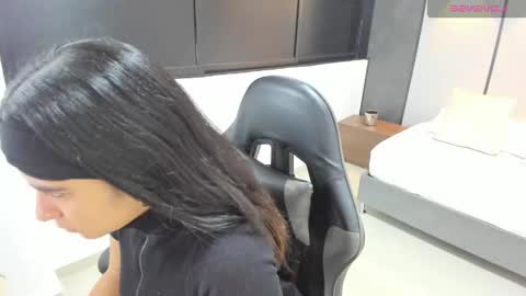 F I O R E L L A  online show from October 22, 2025, 7:13 pm