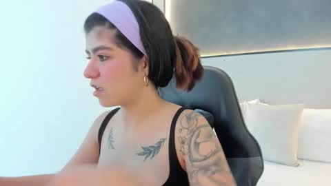 F I O R E L L A  online show from December 17, 2025, 2:39 am