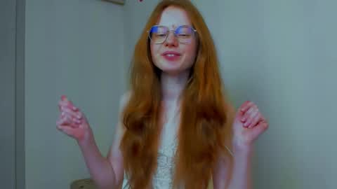 Snapshot of fire_luna chatting on March 5, 2026, 5:25 am fire_luna online show from March 5, 2026, 5:25 am